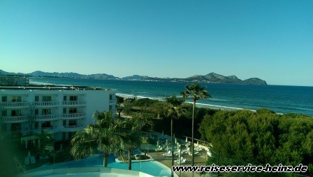 Blick über die Bucht von Alcudia vom Dach des Hotel Iberostar Albufeira Playa